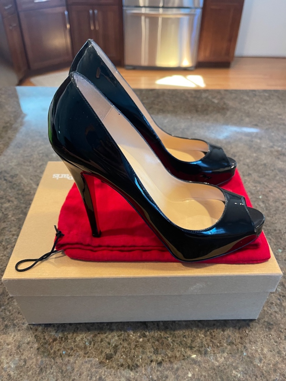 Christian Louboutin - Picture 2 of 8